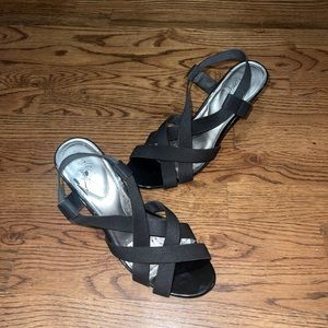 Women’s black strap heels!